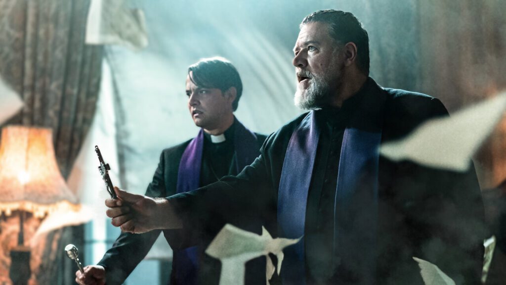 Gambar Adegan film 'The Pope Exorcist' (Netflix)